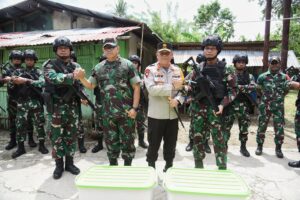 Kunjungi Mako Polsek dan Koramil Pulau Haruku, Kapolda: Jaga Situasi Kamtibmas yang Kondusif
