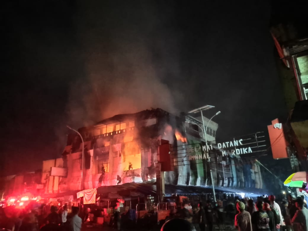 Selama 6 Jam Satu Ruko Berlantai 3 Habis Dilalap Si Jago Merah